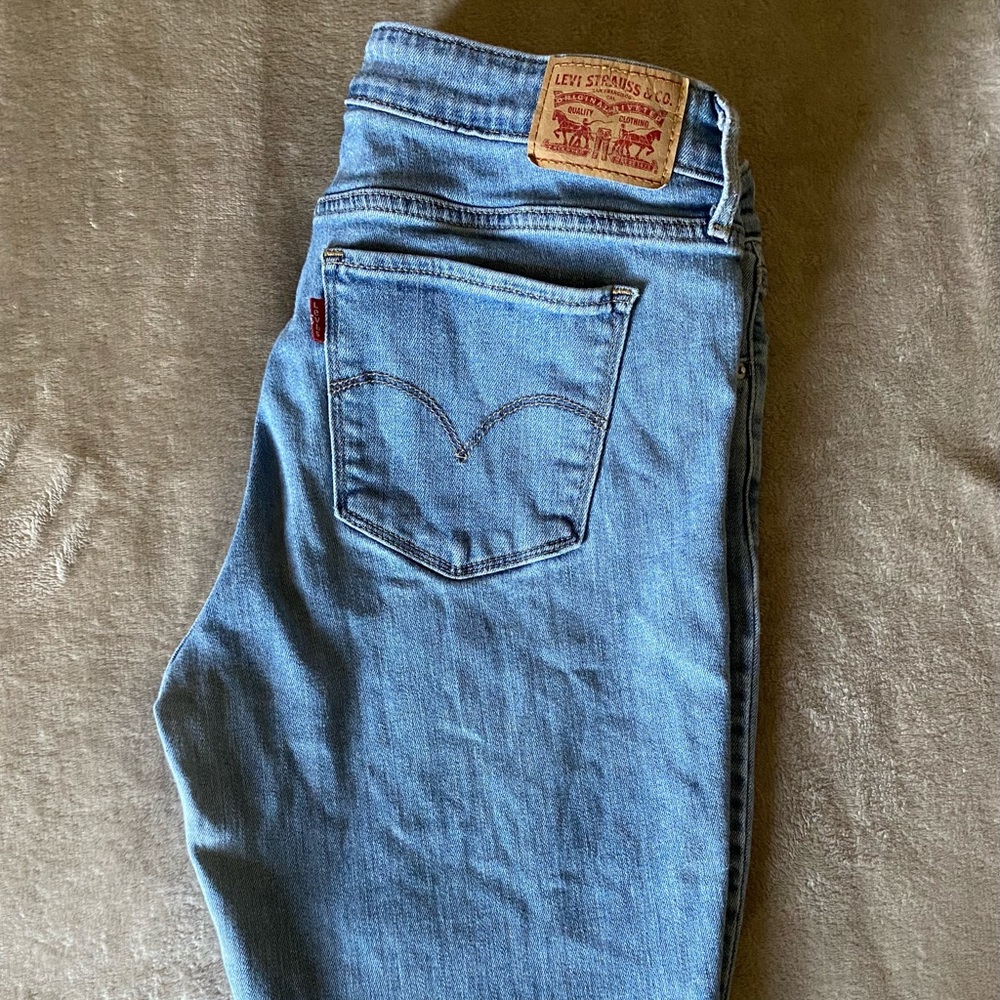 Levi’s Women’s 711 Skinny Ankle Jean